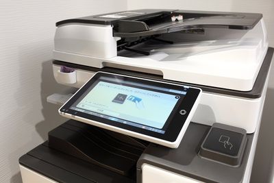 コピーやプリントアウトにご利用いただけます。 - ビステーション新横浜 【モニター付個室】個室ドロップイン ２の設備の写真
