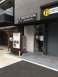 エレベーターホール内のインターホンでお呼び出しください。 - ビステーション新横浜 【モニター付個室】個室ドロップイン ２の外観の写真