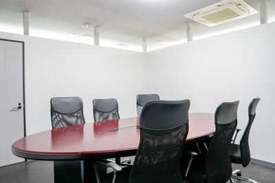 会議室L（6人室） - FLEXIBLE OFFICE JUPITER 会議室L（6人室最大8人）の室内の写真