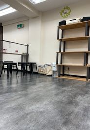 スタジオ壁面収納/飛沫防止対策テーブル - onedrop studio 撮影スタジオの設備の写真