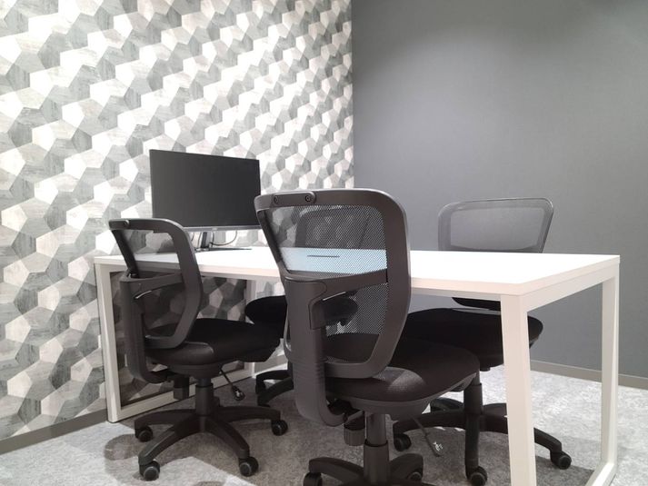 4名用会議室（完全個室） - BIZcomfort大宮西口