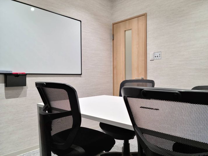 4名用会議室（完全個室） - BIZcomfort大宮西口