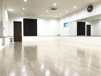 レンタルスタジオLoop 【蟹江駅徒歩5分】冷暖房／Wi-Fi完備の多目的スタジオの室内の写真