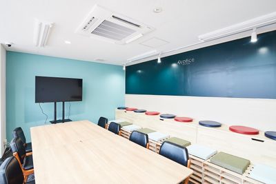 【新津田沼駅1分】駅近で買い出しにも便利な空間！ミーティング、セミナー、教室利用に！高速Wi-Fi完備でテレワーク使いにも - コワーキングスペース、貸会議室、レンタルオフィスi-Office