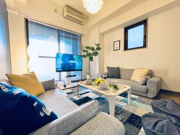 カフェのような癒しの空間でごゆっくりおくつろぎください☕ - SMILE＋アクア梅田 レンタルスペース、パーティルームの室内の写真