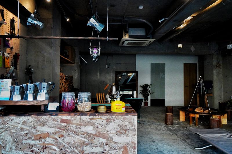 キャンプ場のような多目的スペース - TAKT cafe