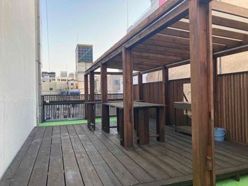 道頓堀川沿いビル・屋上デッキ 【都会の真ん中でBBQ！】の室内の写真