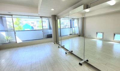 鏡のレイアウトは自由です！ - スタジオ白猫屋　青葉台店 白猫屋青葉台店配信可能レンタルダンススタジオの室内の写真