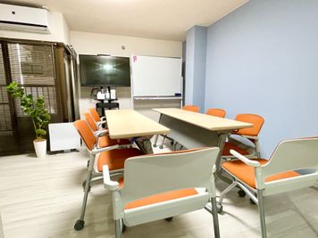 CreativeLabo京都駅前 多目的スペースの室内の写真