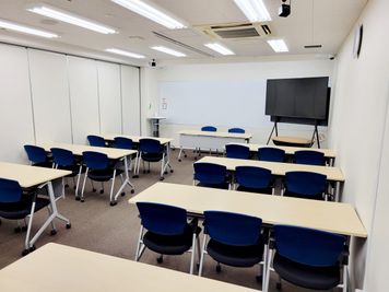 【新橋駅直結】~26名/当日予約可能/大型ﾓﾆﾀｰ無料/Wi-fi無料/ﾌﾘｰﾄﾞﾘﾝｸ有/有人受付(12時~13時利用開始不可 - ビステーション新橋