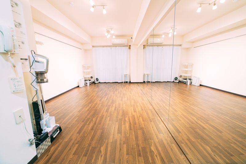 ダンススタジオ、ヨガスタジオ、新大久保 - スタジオ HIKARI 新大久保