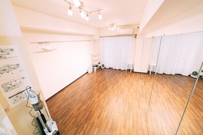スタジオ HIKARI 新大久保 ダンススタジオ、ヨガスタジオ、新大久保の室内の写真
