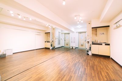 スタジオ HIKARI 新大久保 ダンススタジオ、ヨガスタジオ、新大久保の室内の写真