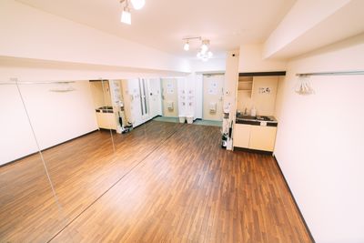 スタジオ HIKARI 新大久保 ダンススタジオ、ヨガスタジオ、新大久保の室内の写真