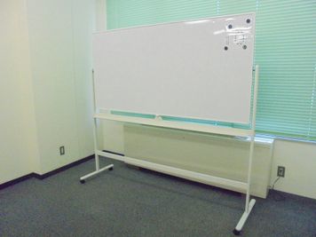 共栄実業(株)　三栄ビル 第3会議室(最大24名可）の設備の写真