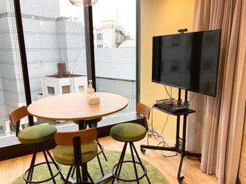 モニター完備。 - StartupSide Tokyo | スタートアップサイド東京 ミーティングルーム8Bの室内の写真