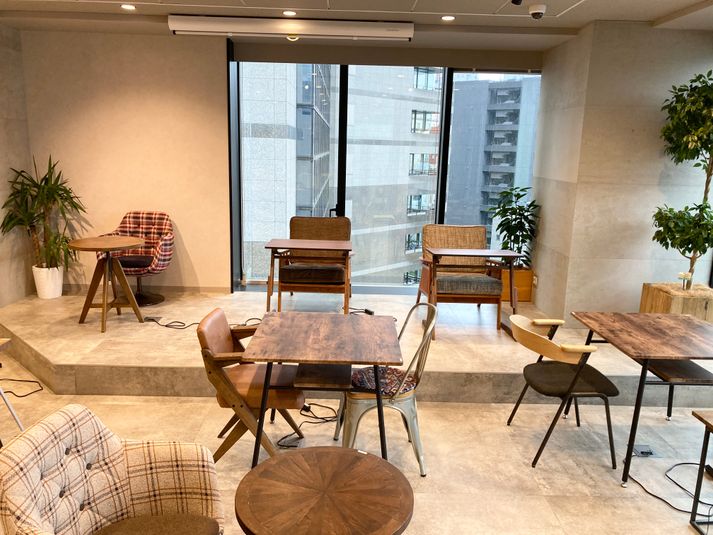 ステージあり。 - StartupSide Tokyo | スタートアップサイド東京 9Fイベントスペース半面の室内の写真