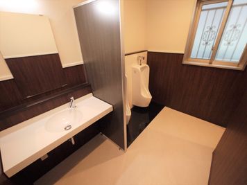 男女別ドレッサー付 トイレ - NJオフィス静岡 16名会議室の設備の写真