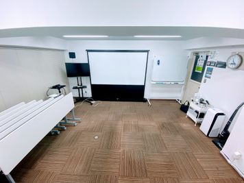 机を折りたたんだ後方からのイメージ - ブルースペース上野駅前4A&4B(2部屋あり） 4B(402) 貸し会議室の室内の写真