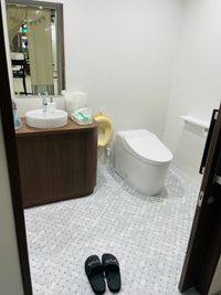 トイレ
男女別の広めのトイレです。
 - スタジオ Sei レッスンに最適なレンタルスタジオ！の室内の写真