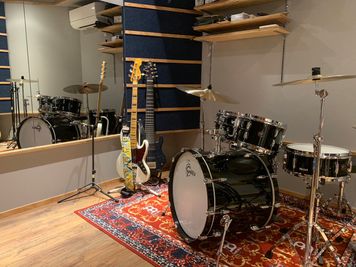 完全防音スペースでドラムやギターの演奏やセッションも可能！本格的な音楽スタジオです♪ - 音楽スタジオ Sei