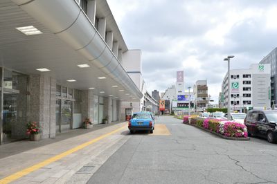 浜松駅南口を左にまっすぐ - シン・浜松スペース駅南店 女子会・レンタルスペース・テレワーク会議に最適！Wi-Fi無料の入口の写真