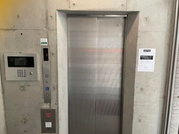 クローバルホール Bルーム　桜【定員3名】防音・アップライトピアノ有の入口の写真