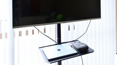 無料PC＆スピーカー - シン・浜松スペース駅南店 女子会・レンタルスペース・テレワーク会議に最適！Wi-Fi無料の設備の写真