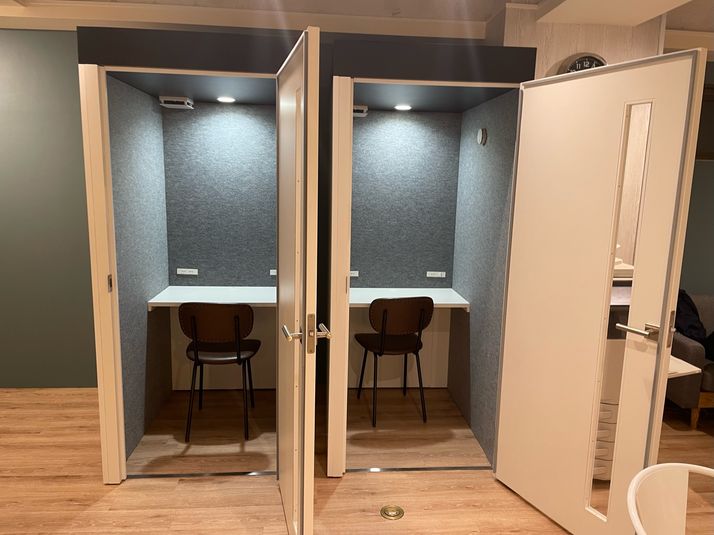 完全個室B(面談/WEB会議用) - 勉強カフェ虎ノ門スタジオ