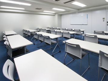 貸会議室ルームス錦糸町店 【ROOMs第4会議室】錦糸町駅北口改札 徒歩4分の室内の写真