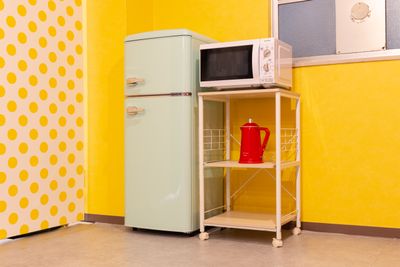 冷蔵庫・電子レンジ・ポット（元画像） - Studio Sweets box 鶯谷 【商用利用】ジェリービーンズ【多目的スタジオ】の設備の写真