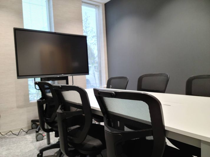 6名用会議室（完全個室） - BIZcomfort大宮西口