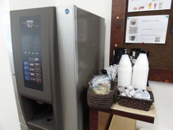 フリードリンクコーナー - レガーレカフェ栄 テーブルスペース ※１テーブルあたりの料金（最大４名迄）の設備の写真