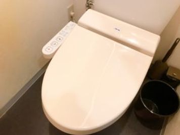 店内ウォシュレット完備（2020年リニューアル） - レガーレカフェ栄 テーブルスペース ※１テーブルあたりの料金（最大４名迄）の設備の写真