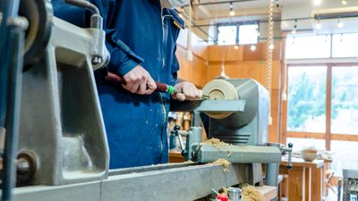 木工旋盤(ウッドターニング)あります。ご利用には木工旋盤の安全講習の受講が必要になります。 - WOODWORK CENTERの設備の写真