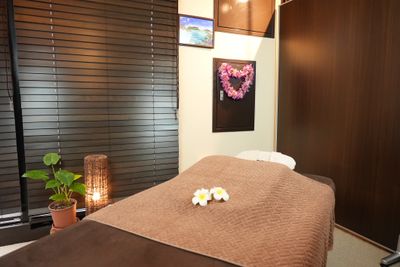 ハワイアン調のおしゃれな個室施術ルーム - リノア鍼灸院