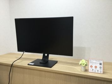 BIZcomfort町田 会議室（6名用）の室内の写真