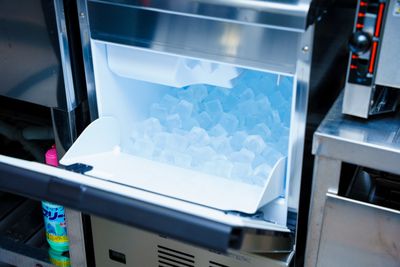 業務用製氷機
氷は無料でお使いいただけます - アイマール十条 キッチンスタジオ＆貸切ダイニングの設備の写真