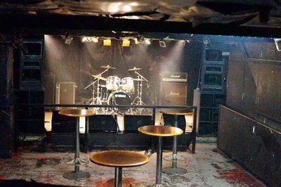テーブルレイアウト例② - ライブハウス「Morgana」(モルガナ) ライブ、カラオケパーティー、セミナー完全防音空間モルガナの室内の写真