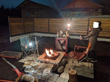 夜のバーベキュー - G-BASE　群馬　キャンプ　レンタルスペース キャンプスペース付古民家風パーティースペースの設備の写真
