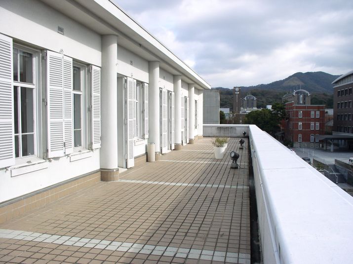 サロン - アンスティチュ・フランセ関西