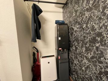 PREMIUM WATER社製のウォーターサーバー、プラズマクラスター機能搭載の空気清浄機を完備 - MARO'S GYM〜まろじむ〜 レンタルジムのその他の写真