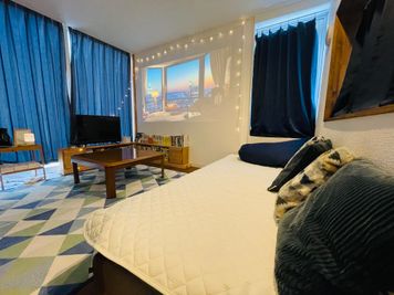 ゲストハウス小野家 【3F】旅と本がテーマのお部屋の室内の写真