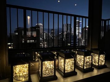 渋谷方面夜景 - ビューオフィス原宿 眺め、夜景が美しい多目的スペースの室内の写真