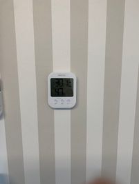 温度計を置いて、温度と湿度が分かりやすいです。 - UIITビル　3階　303号室 レトロな商店街。南田辺駅徒歩9分のレンタルスペースの設備の写真