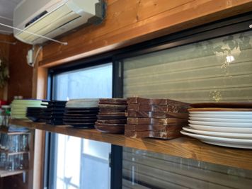 大皿など - カフェ御結（おむすび） キッチン付きカフェスペースの室内の写真