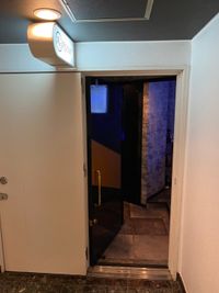 カラオケバーRe:ROOM北新地店 Bar Re:ROOM[北新地/梅田/貸切]の入口の写真