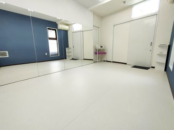 ダンスができるレンタルスタジオ｜川口エリア最安値級の格安｜3.6mの大型鏡｜戸田からも近い(定期利用も可能) - H.Wスタジオ