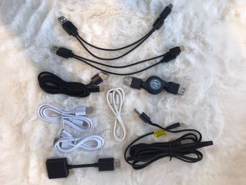 充電ケーブル - パーティ・誕生日会【コンビニ0分】オオノビル305「ロココ川口」 ハロウィン🎃2面採光✨ママ会👶優しい日差し💗癒し系スペースの設備の写真