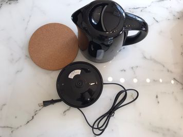 電子ケトル - パーティ・誕生日会【コンビニ0分】オオノビル305「ロココ川口」 ハロウィン🎃2面採光✨ママ会👶優しい日差し💗癒し系スペースの設備の写真